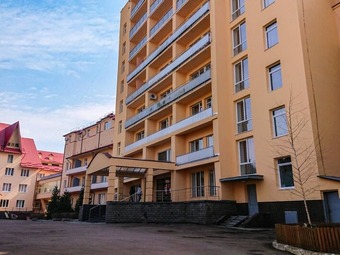 Санаторій СБУ Трускавець корпус санаторію та територія Санаторій СБУ Трускавець територія санаторію серед зелені