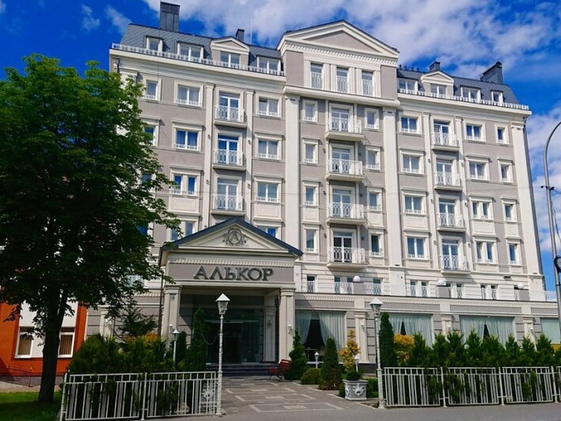 Готель Алькор Трускавець фасад та територія комплексу