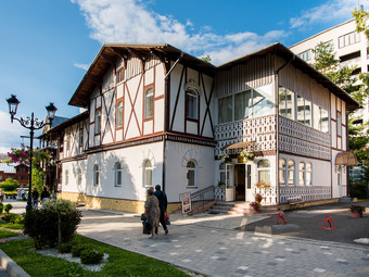 Вілла Вікторія Трускавець фасад будівлі та територія